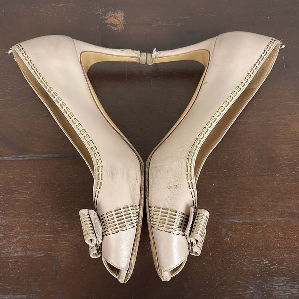 Salvatore Ferragamo Beige Leather Pola Bisque Peep Toe Pumps Bow Size 7.5 - Picture 14 of 16
